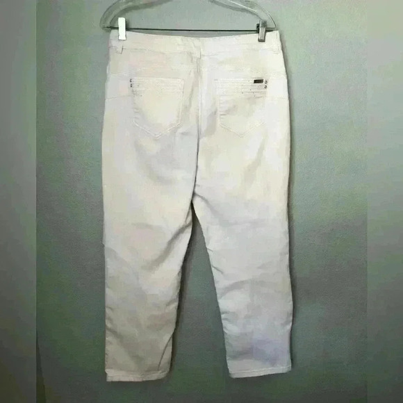 Chicos The So Slimming Collection White Capri Denim Embellished Pants Jeans XL? - Picture 8 of 11